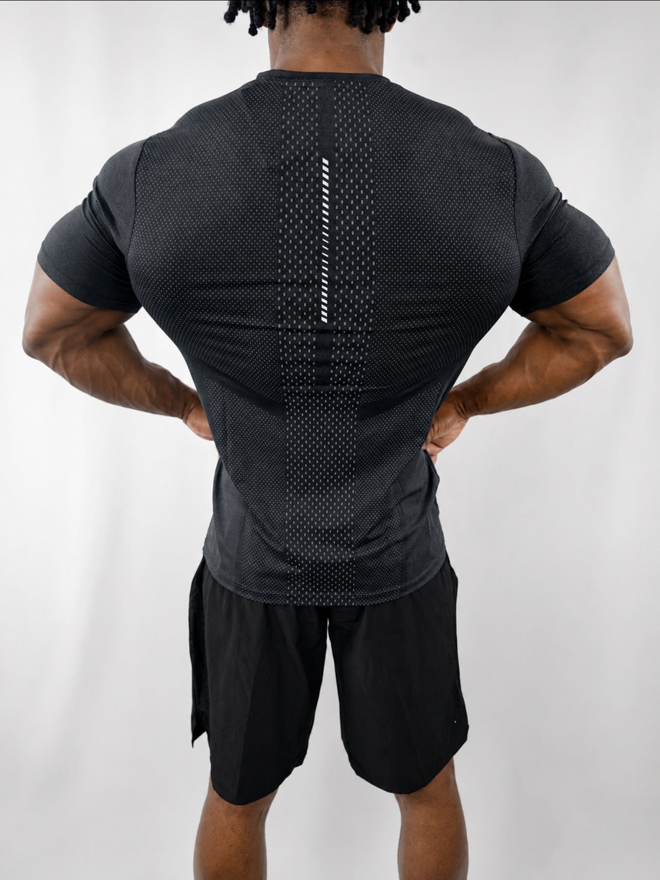 ATLAS PERFORMANCE TEE — OBSIDIAN