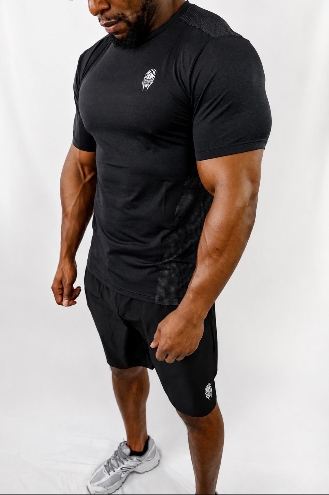 ATLAS PERFORMANCE TEE — OBSIDIAN