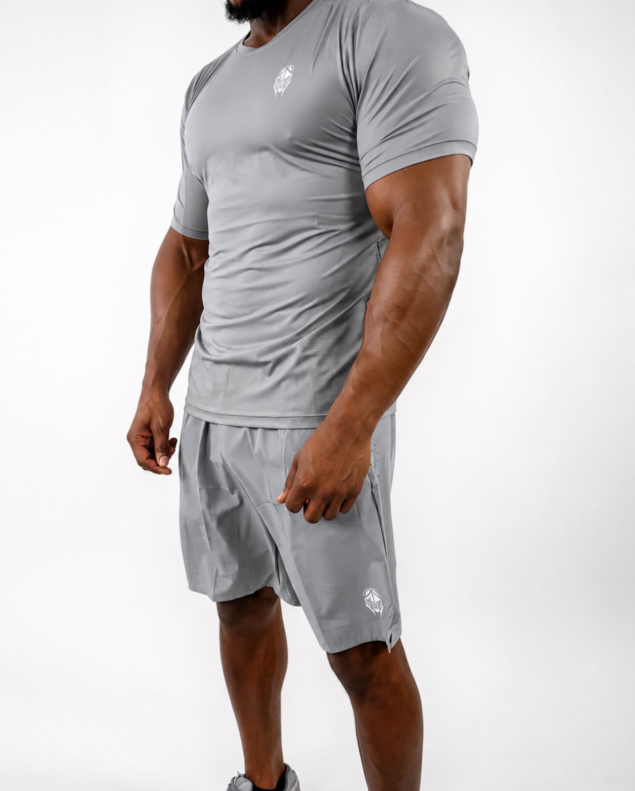 ATLAS PERFORMANCE TEE — STORM GREY